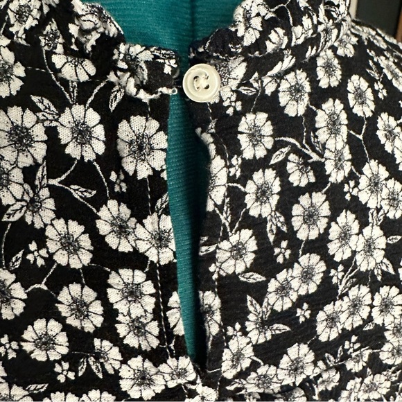 LOFT Black White Floral Daisy Flutter Sleeveless Blouse With Eyelet Trim L - Picture 6 of 11